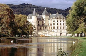 A scenic photo of the Chateau de Vizille
